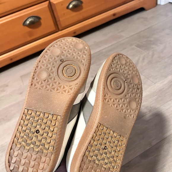 Dolce Vita Sneakers - Picture 2 of 4